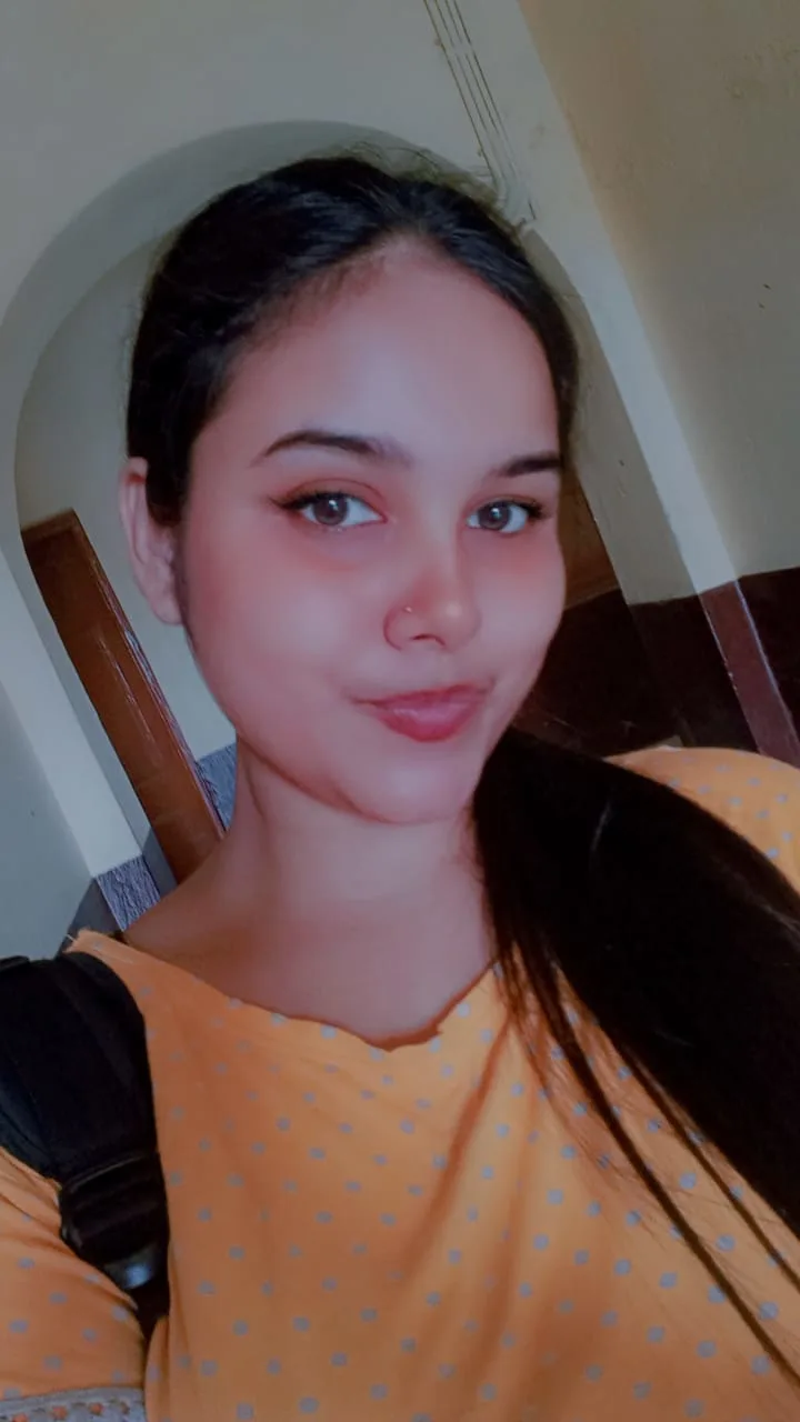 Nidhi Chowdhury, experienced female tutor for All Subjects and Hindi from Nursery to Class 5