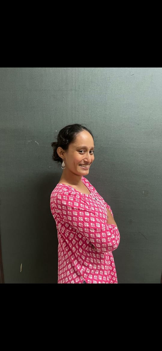 Raj Laxmi experienced female tutor for all subjects class 1 to 8 english medium